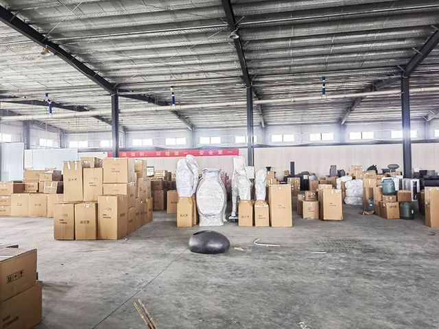 Rovis Modern工厂生产室内和室外种植者